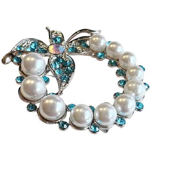 Blue Brooch Pin Faux Pearl Rhinestone Butterfly Silver Tone Wreath with Gift Box - Picture 8 of 8